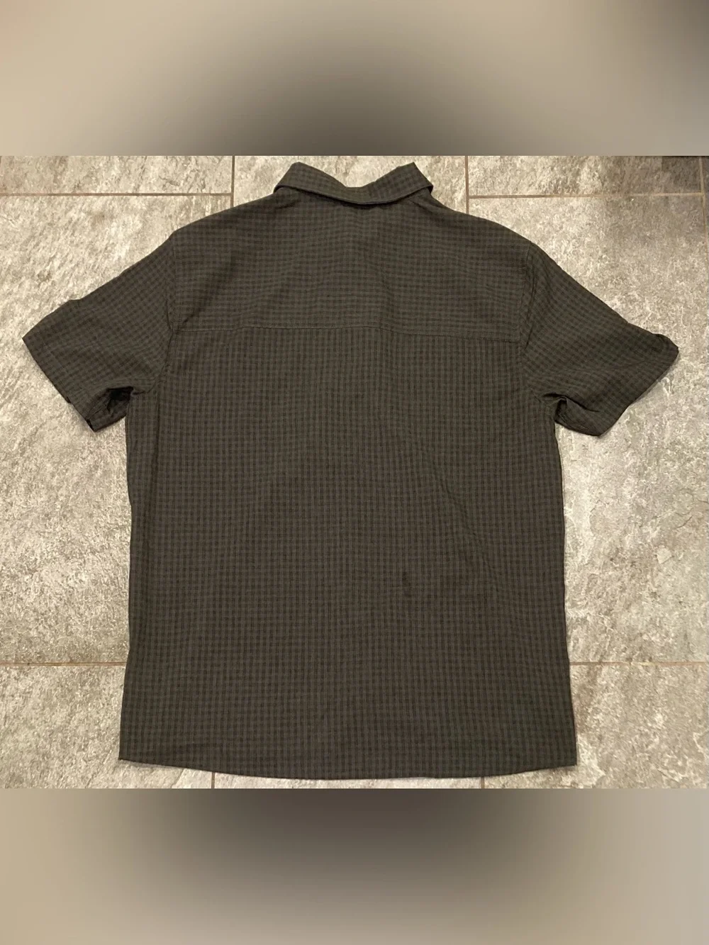 Spyder Men's Short Sleeve Button-Up Size Medium EUC